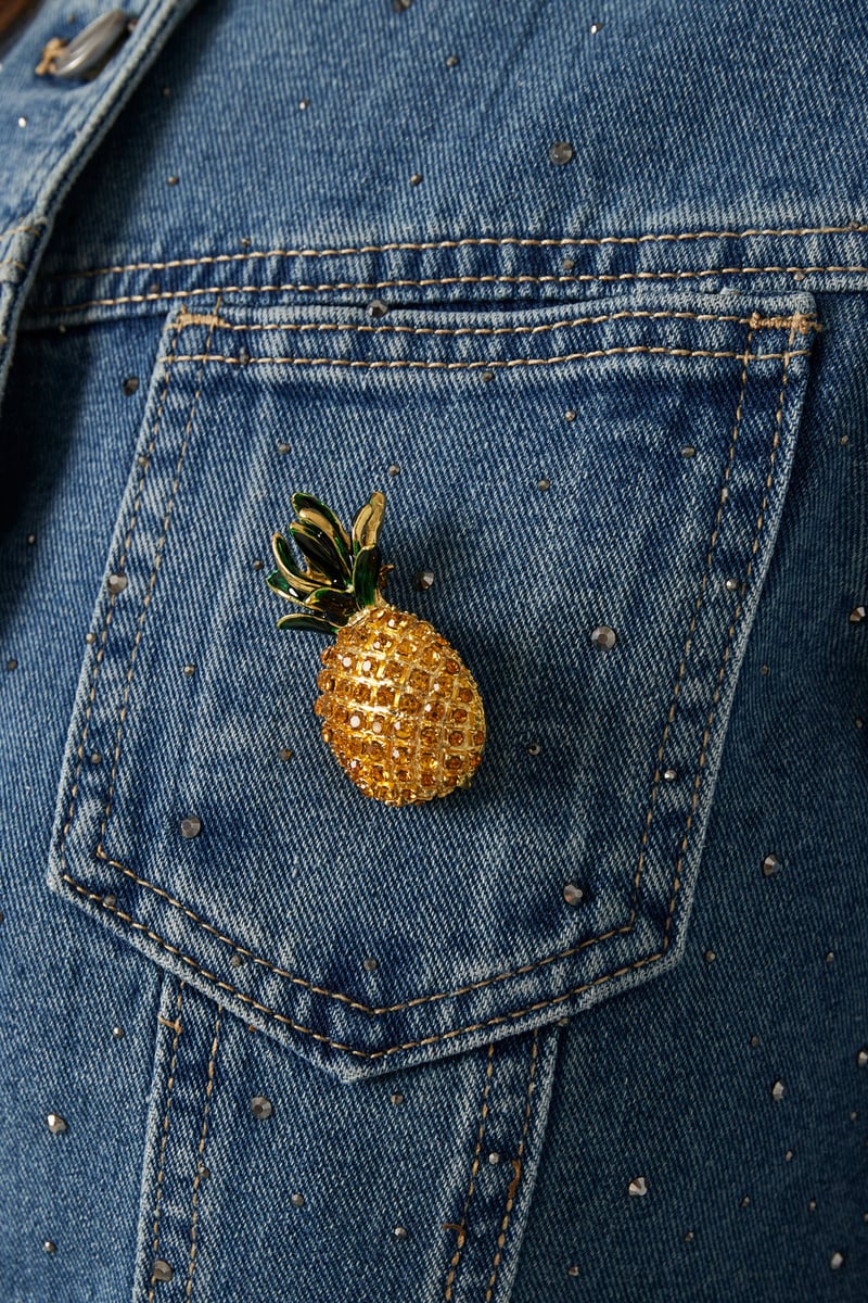 Pineapple brooch